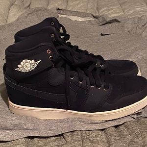Jordan 1 Retro
AJKO Blue Quilted. Size 10 lightly worn